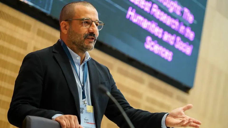 Speaking Machines and Living Languages